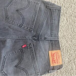 Levi's Wmens Charcoal Straight Jeans with Tan Leather Patch